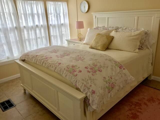 Bedroom 6 - 4