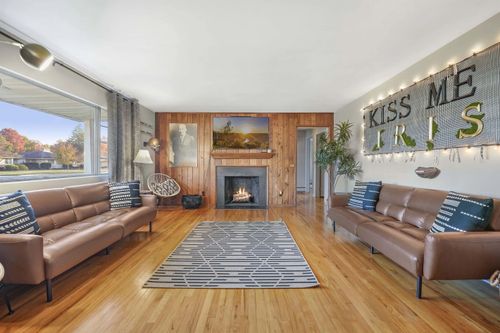rockne-compound-living room3